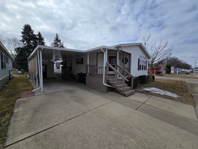 view of front facade with a carport and concrete driveway