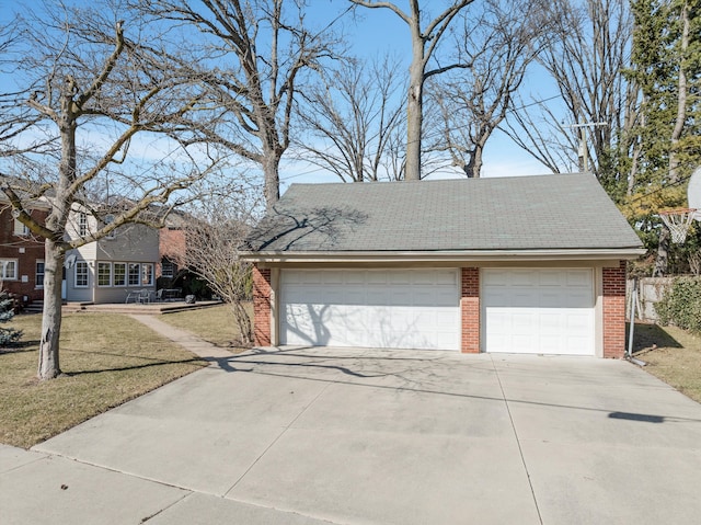 view of front of house featuring a garage, brick siding, and a front lawn