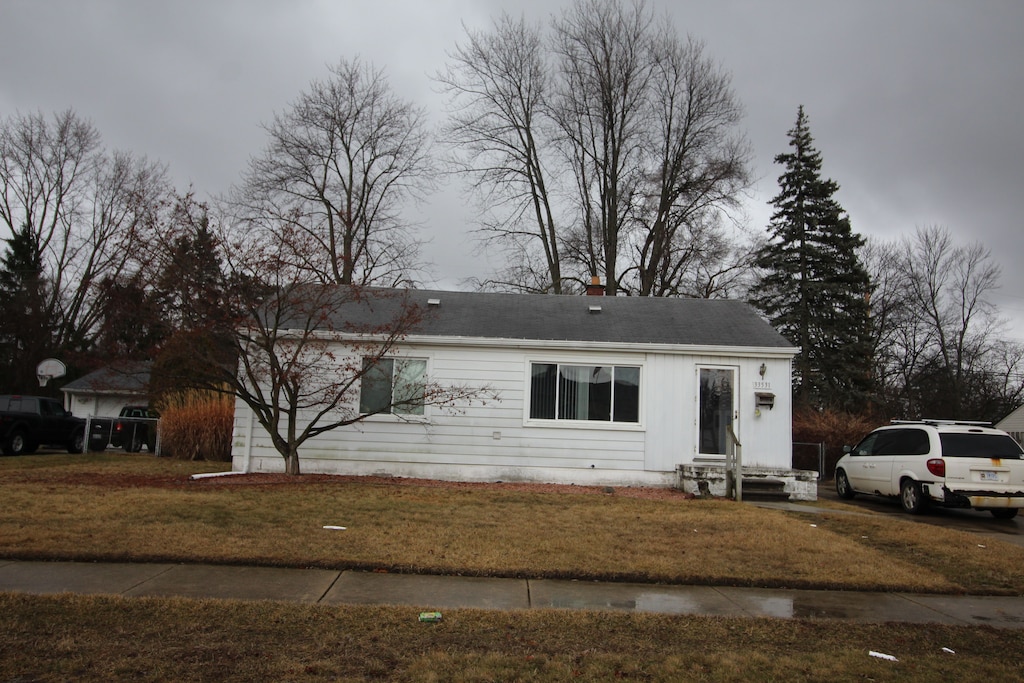 ranch-style house with a front lawn