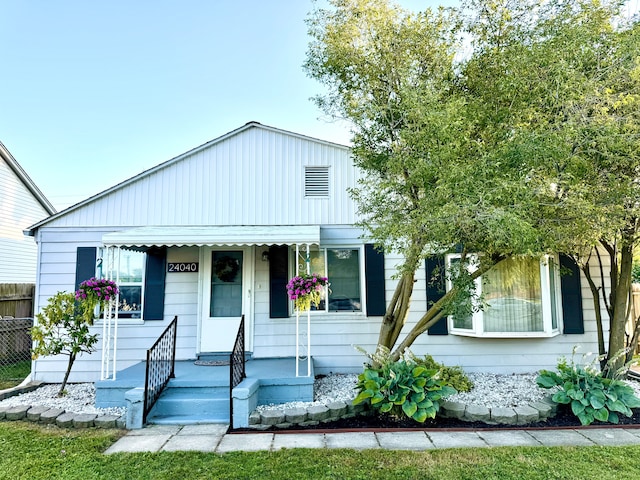 view of front of house with fence