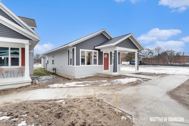 view of front of property featuring a porch