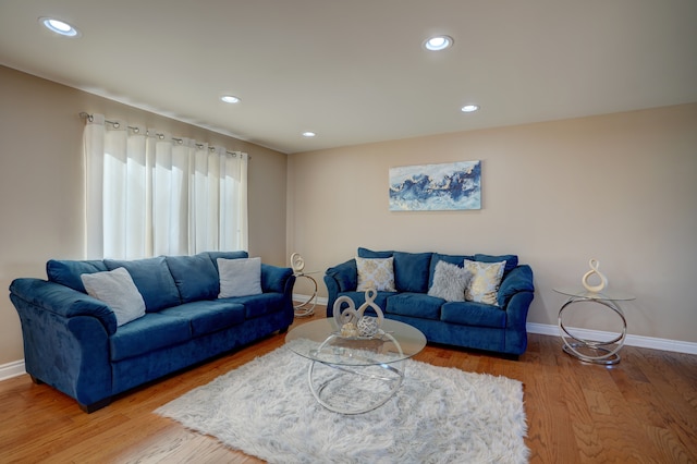 living room with recessed lighting, wood finished floors, and baseboards