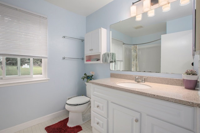 bathroom featuring visible vents, baseboards, toilet, a shower with curtain, and vanity