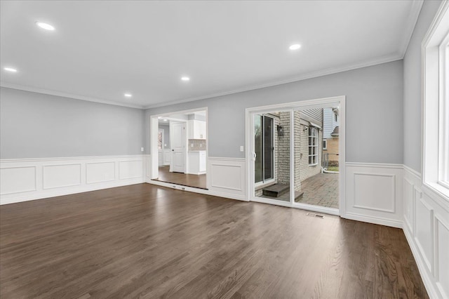 unfurnished room with dark wood-style floors, recessed lighting, and plenty of natural light