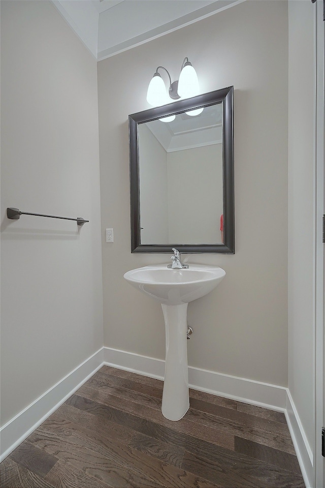 bathroom featuring wood finished floors and baseboards