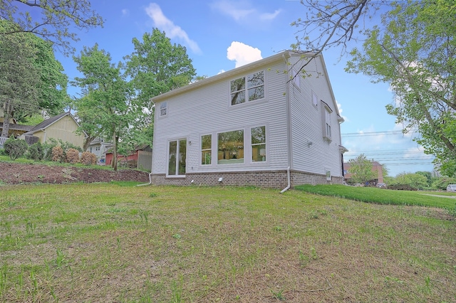 view of front of home featuring a front lawn