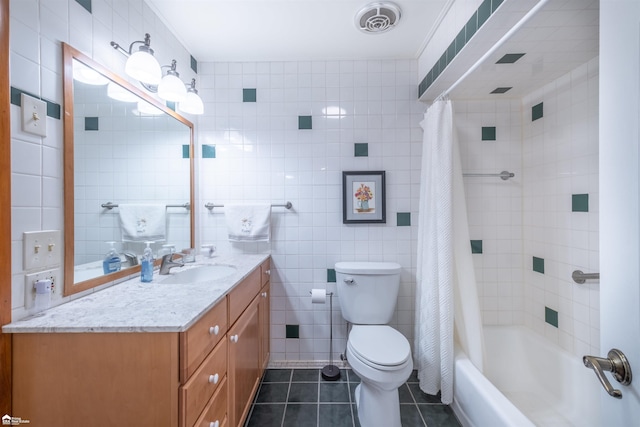 full bath featuring toilet, visible vents, tile patterned flooring, and tile walls