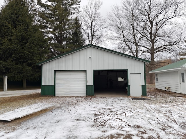 view of detached garage