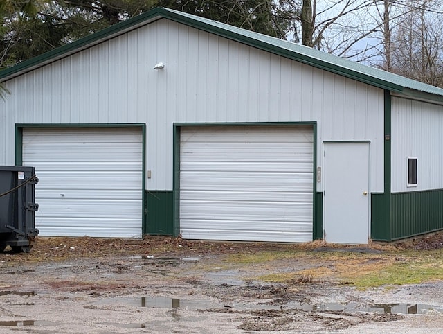 view of detached garage