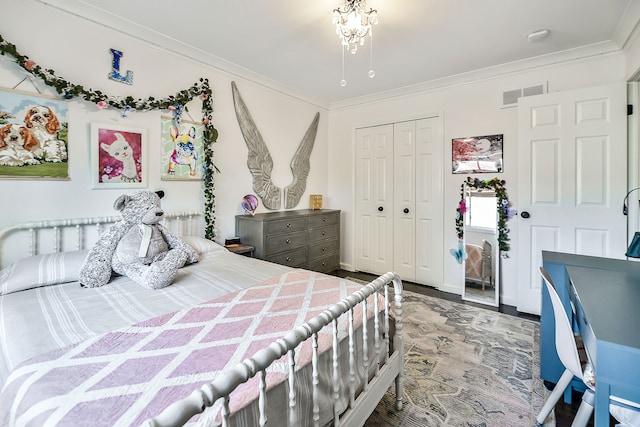 bedroom featuring visible vents, wood finished floors, a closet, and ornamental molding