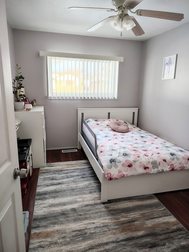 bedroom with dark wood-style flooring and ceiling fan