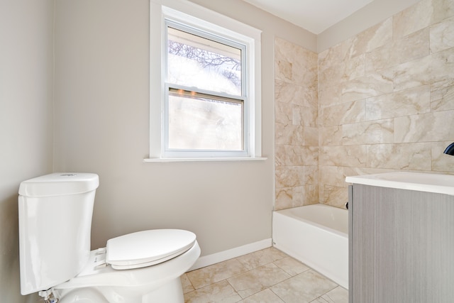 full bath featuring a tub to relax in, baseboards, toilet, and tile patterned floors