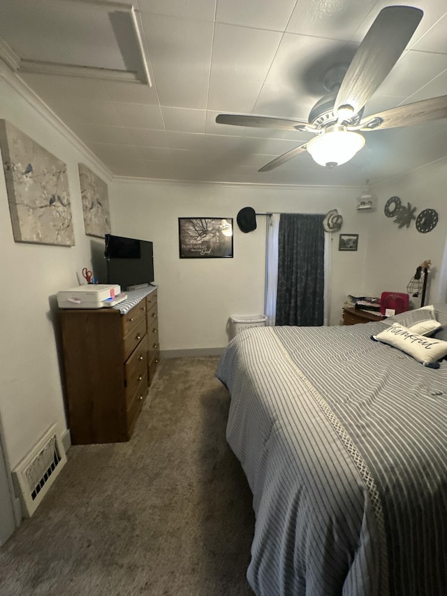 bedroom featuring ceiling fan, visible vents, baseboards, ornamental molding, and carpet