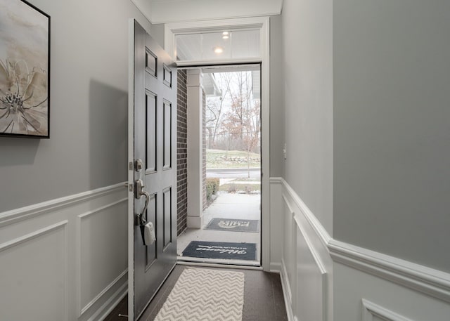 entryway featuring a wainscoted wall and a decorative wall