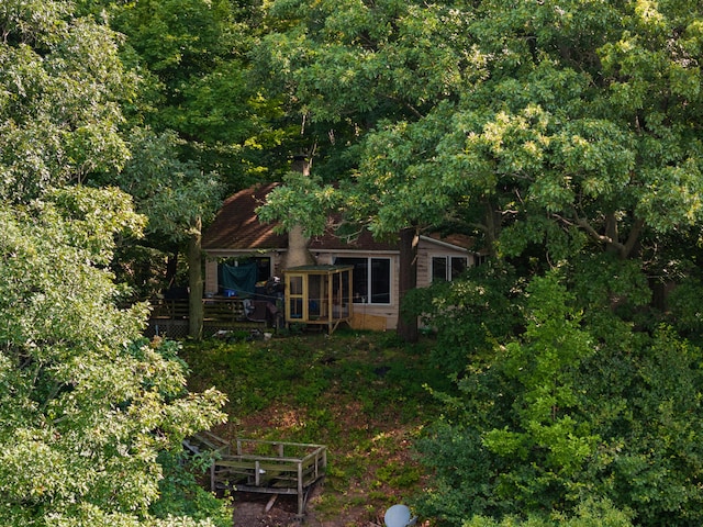 view of yard featuring a garden