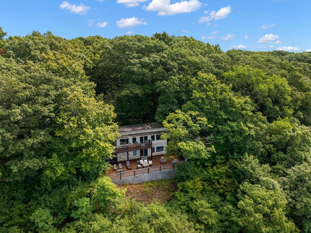 birds eye view of property featuring a wooded view