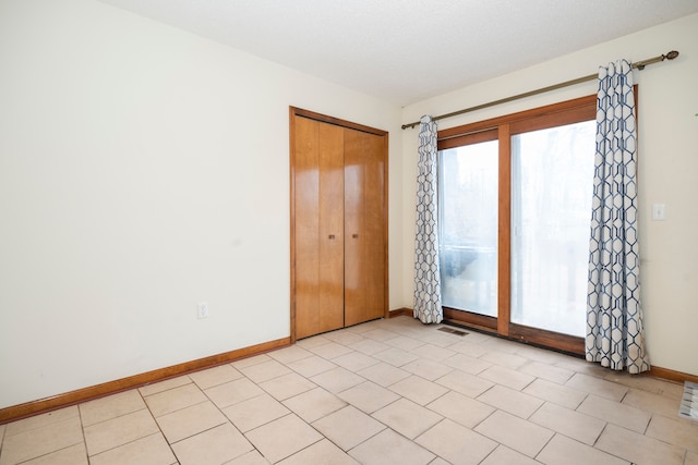 empty room with visible vents and baseboards