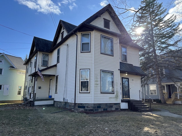 view of front facade featuring roof with shingles