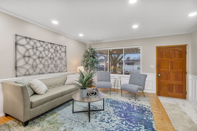 living room featuring a wainscoted wall, ornamental molding, wood finished floors, and recessed lighting