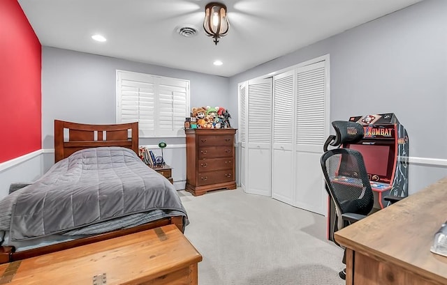 carpeted bedroom featuring a closet, visible vents, and recessed lighting