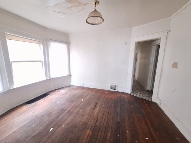 137 Elmhurst St, Highland Park, MI 48203 - empty room featuring visible vents and hardwood / wood-style floors