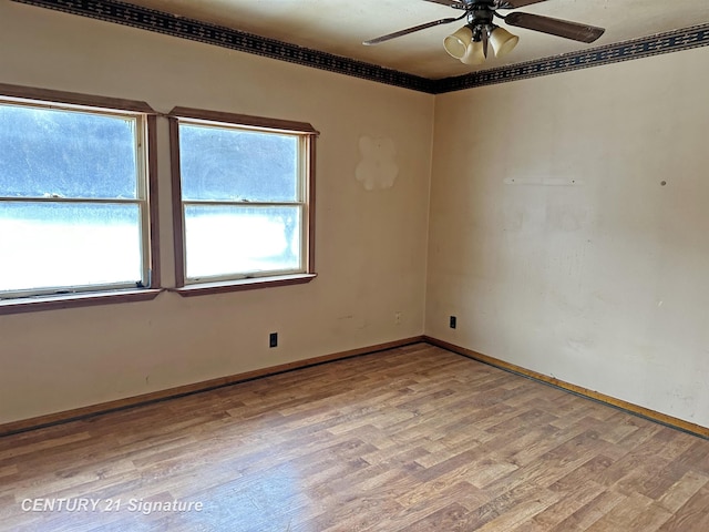 unfurnished room featuring light wood-style floors, baseboards, and a ceiling fan