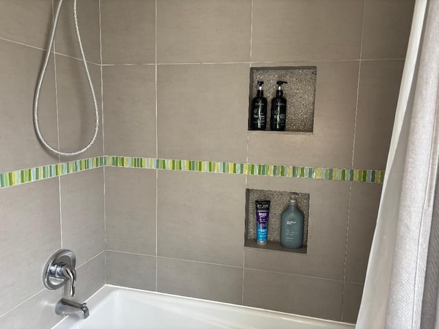 full bath with shower / bath combo with shower curtain