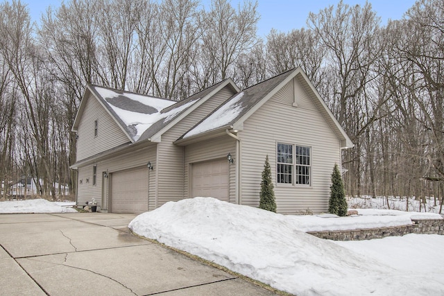 view of front of house with an attached garage and driveway