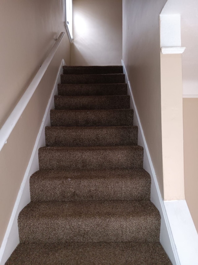 9183 Bishop St, Detroit, MI 48224 - view of stairway