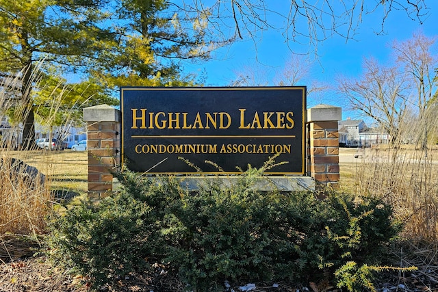 view of community / neighborhood sign