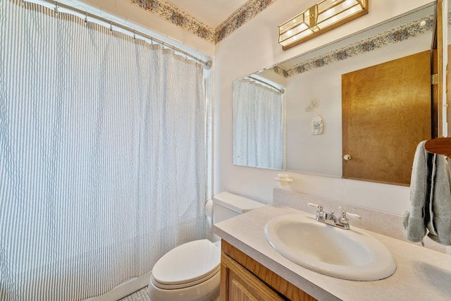 full bath with vanity, toilet, and a shower with curtain