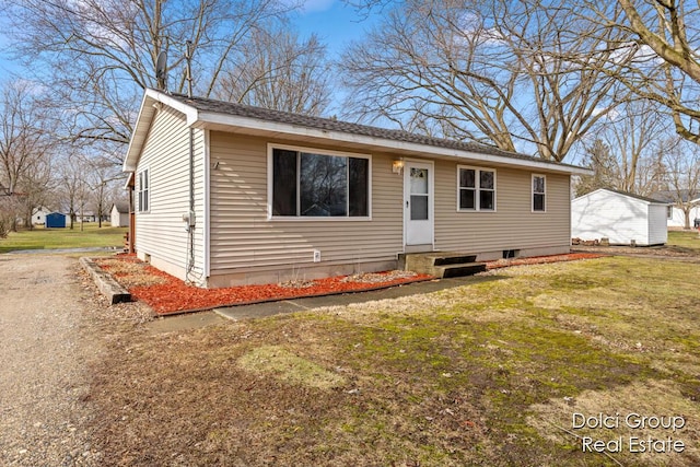 view of front of house featuring a front yard