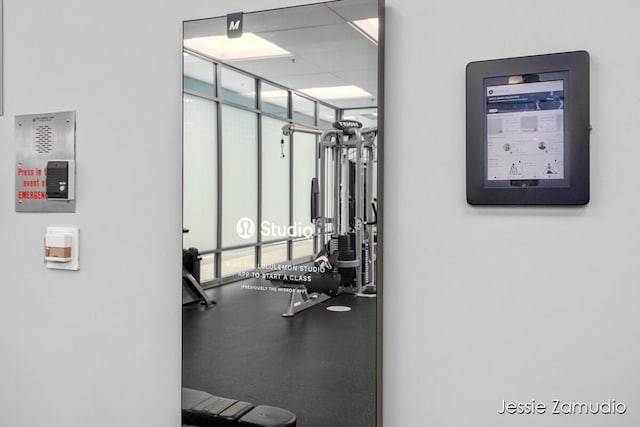 exercise room featuring floor to ceiling windows