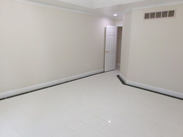 13267 Pearl Dr, Utica, MI 48315 - empty room with crown molding, visible vents, baseboards, and recessed lighting