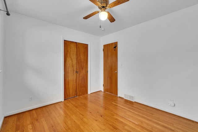 unfurnished room featuring visible vents, ceiling fan, light wood-style flooring, and baseboards