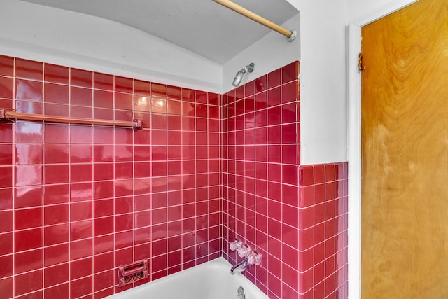 bathroom featuring shower / bathing tub combination