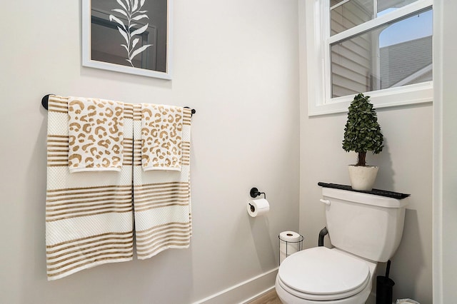 bathroom featuring toilet and baseboards