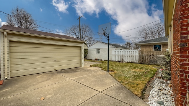 view of yard featuring a garage, fence, and an outdoor structure