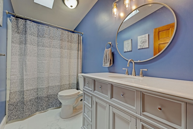 bathroom featuring toilet, a shower with shower curtain, and vanity