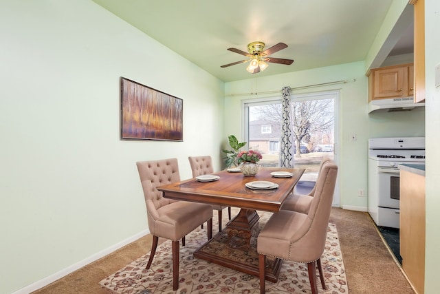 dining space featuring ceiling fan, baseboards, and light carpet