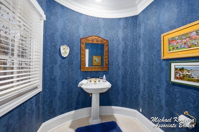 6862 Maplecrest Dr SE, Grand Rapids, MI 49546 - bathroom featuring wallpapered walls