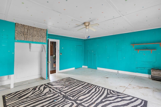 empty room with ceiling fan