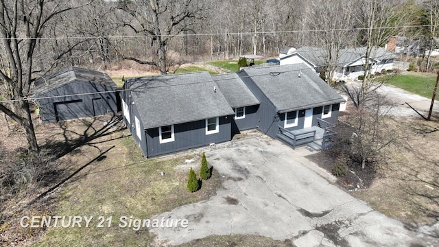 aerial view of property and surrounding area