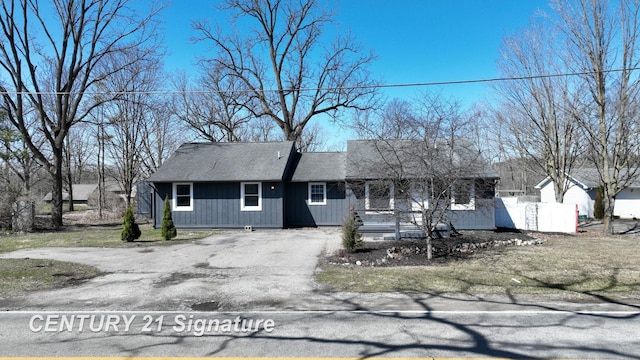 single story home with driveway and covered porch