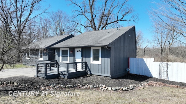 view of front of house featuring fence
