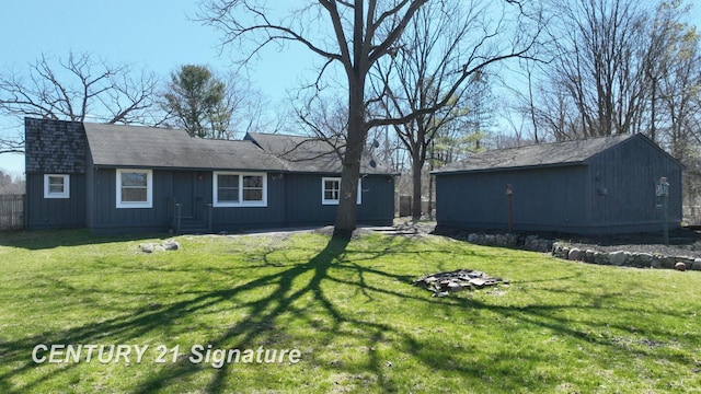 view of front of property with a front lawn and roof with shingles