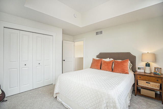 bedroom with a closet, carpet flooring, and visible vents