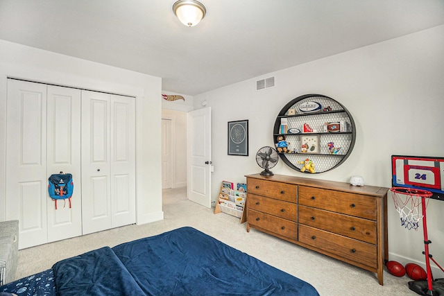 bedroom with a closet, visible vents, baseboards, and carpet flooring