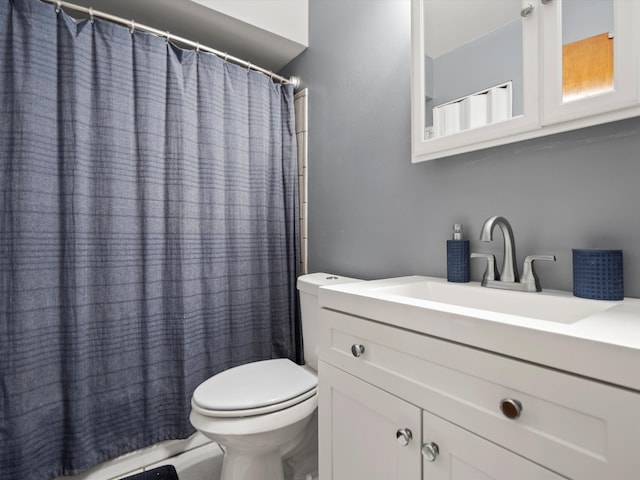 bathroom featuring a shower with shower curtain, vanity, and toilet