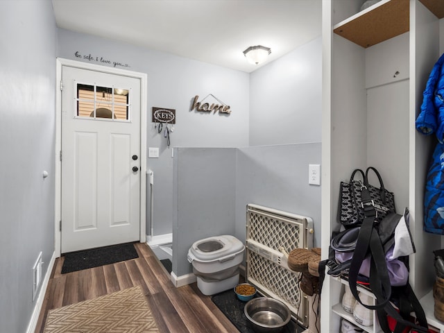 mudroom featuring dark wood-style floors, visible vents, and baseboards